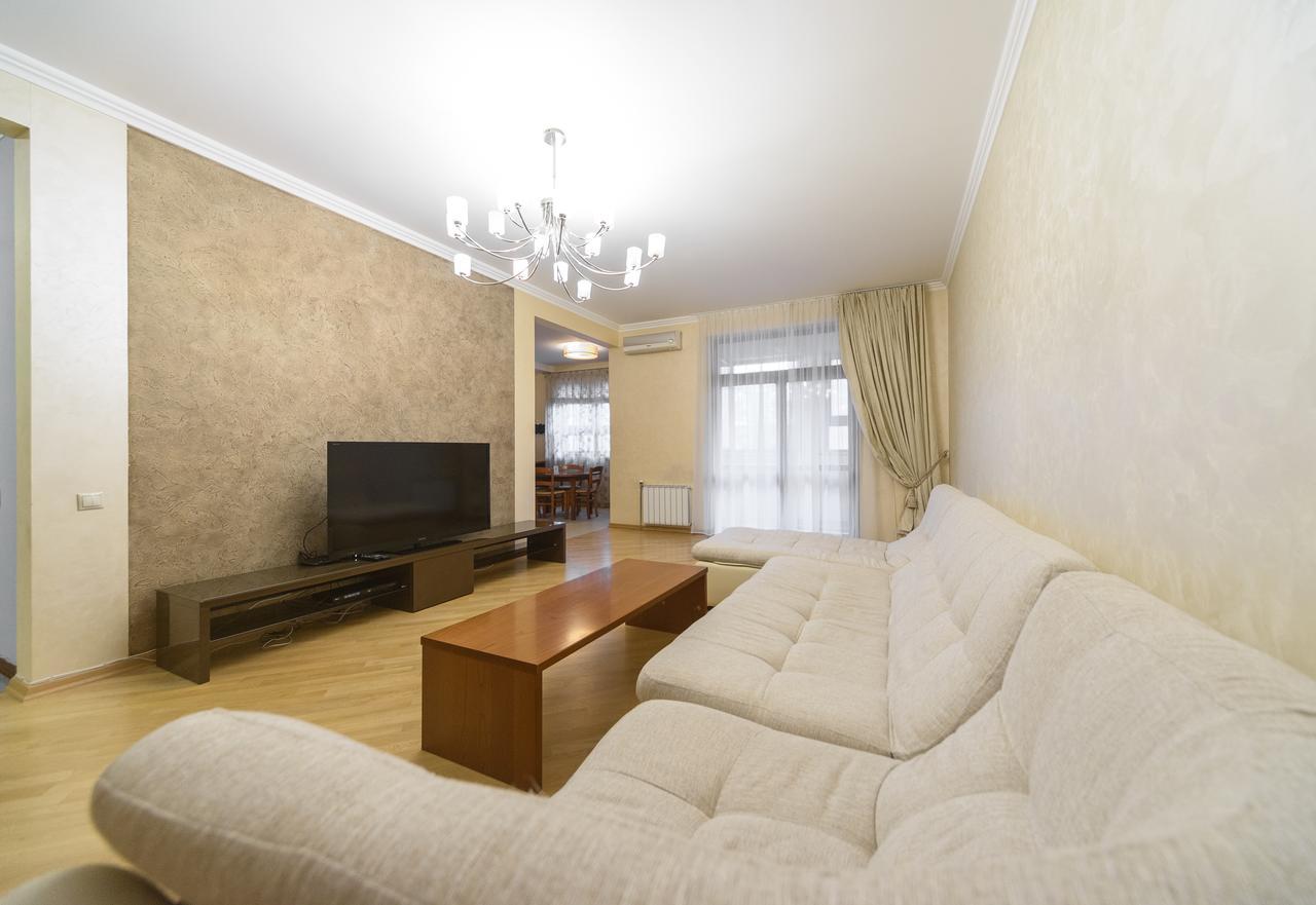Partner Guest House Shota Rustaveli Kiev Buitenkant foto